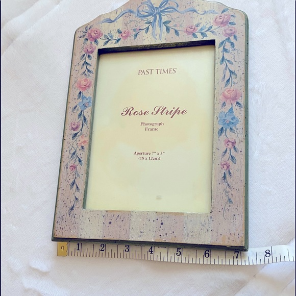 Vintage Wooden Floral Picture Frame - Picture 3 of 10